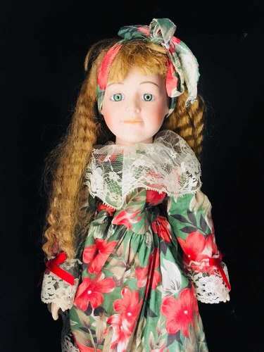 Muñeca Antigua De Porcelana Con Sello De Colección