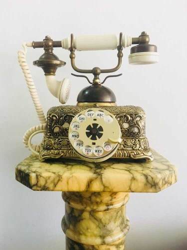 Teléfono Antiguo De Bronce Excelente Estado De