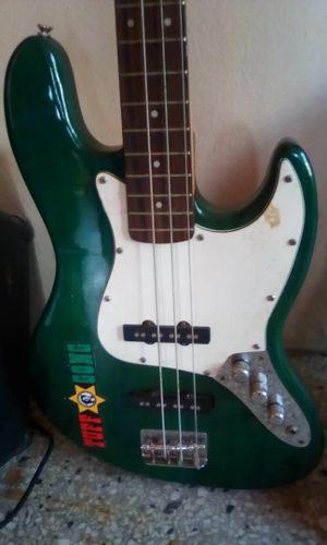 Vendo Bajo Electrico Bizcaine 4 (combo)