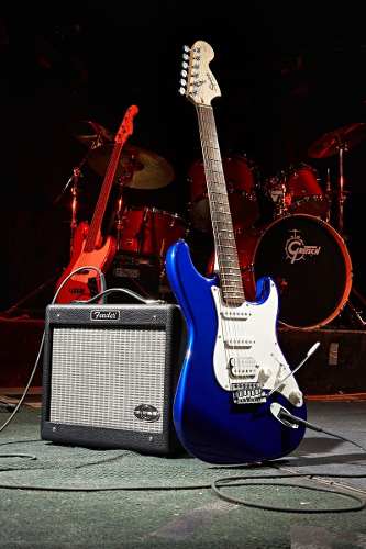 Fender Squier Strat Afinity Hss Con Amplificador. 105 Vrds