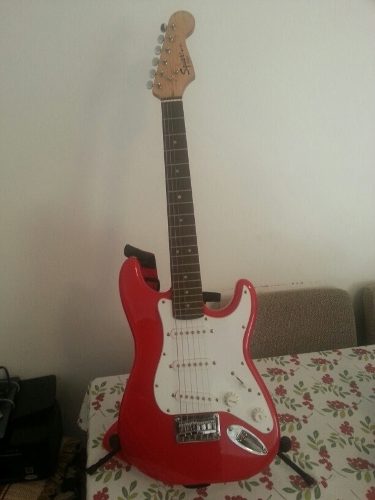 Guitarra Eléctrica Sguier Fender Mini Roja