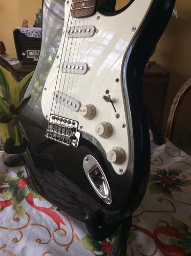 Squier Fender Affinity Stratocaster Indonesia
