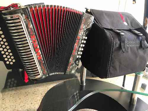 Acordeon Hohner Corona Iii Negro - Tonalidad 5 Letras Besas