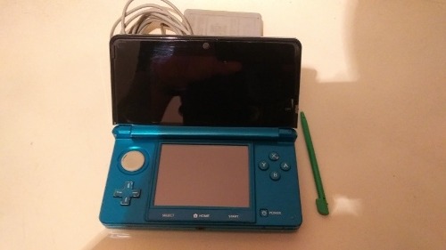 Nintendo 3ds Aqua 100% Operativo Buen Estado Y Cargador 30v