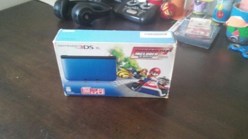 Nintendo 3ds Color Asul, Con R4, Cargador Y Tarjeta Sd