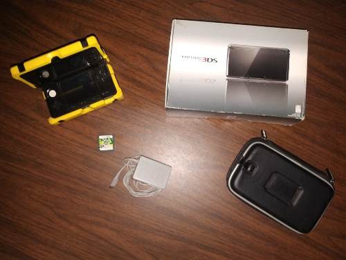 Nintendo 3ds Usado Con Forro Y Estuche