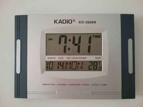 Reloj Digital De Pared Y Escritorio Marca Kadio + Bateria Aa