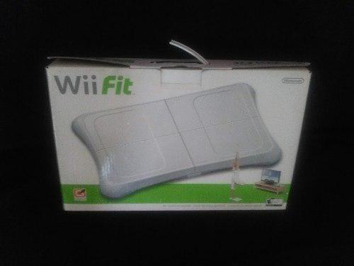 Tabla Wii Fit Con 2 Juegos Y Baterías Recargables En Su