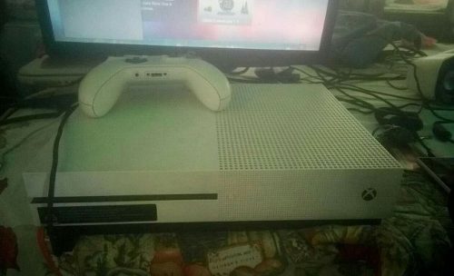 Xbox One S Con 2 Controles