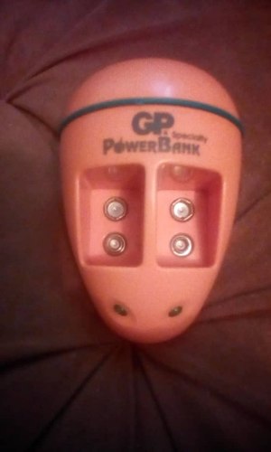Cargador Powerbank De Gp Baterias 9 Voltios - Como Nuevo