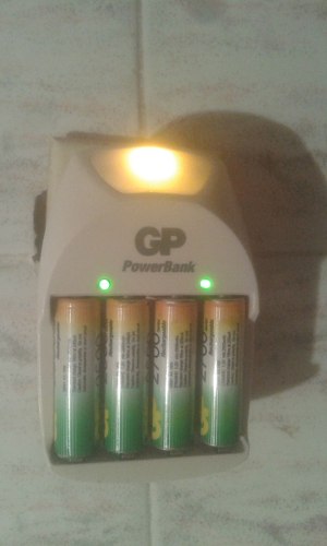 Gp Power Bank + 4 Pilas Aa