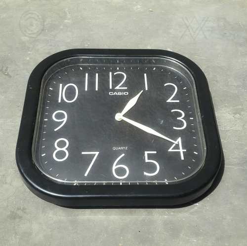 Reloj De Pared Casio Negro