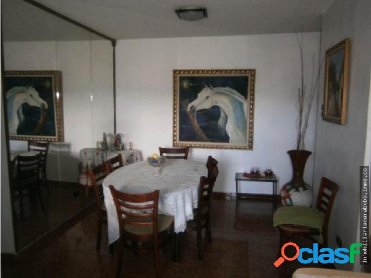 Apartamento Las Quintas 19-17402 MME