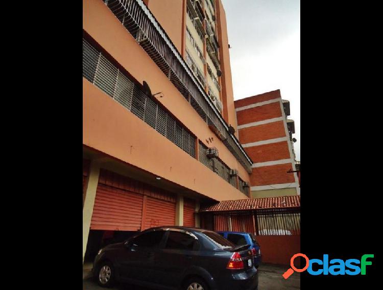 Disponible Local en venta Catia RAH: 14-1893