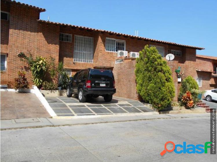 Townhouse en Venta Loma Linda KC1 MLS19-5114