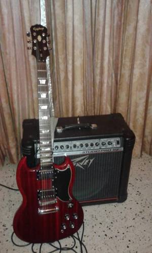 Guitarra Electrica Y Amplificador Peavey