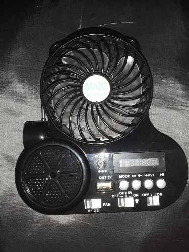 Radio Portátil Fm Linterna Y Ventilador