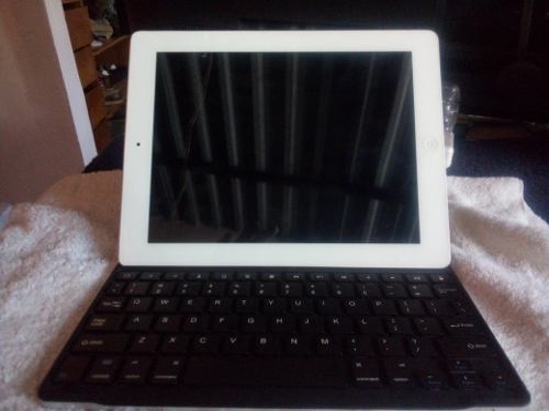Tablet iPad Mod A  De 16 G Teclado Inalambrico Y Forro