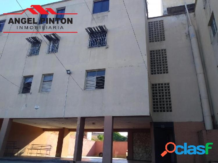 APARTAMENTO VENTA EL OBELISCO BARQUISIMETO API 3907