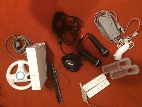 Vendo Wii Con Juegos, Equipo De Kareoke, Volante, Controles