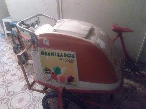 Triciclos Con Carritos De Helado De Fibra.