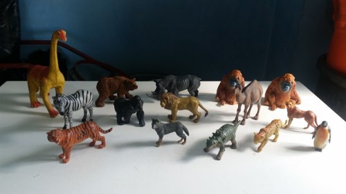 Figuras De Animales De Plástico De Zoológico Y Dinosaurios