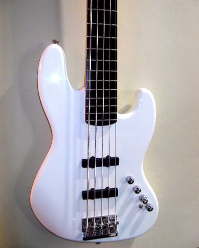 Vendo Mortal Bajo Squier Fender Deluxe V Jazz Bass