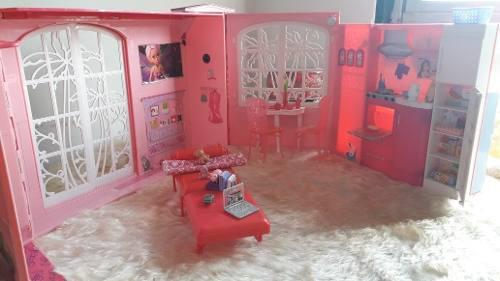 Casa De Barbie Portátil Equipada Con Una Muñeca Barbie