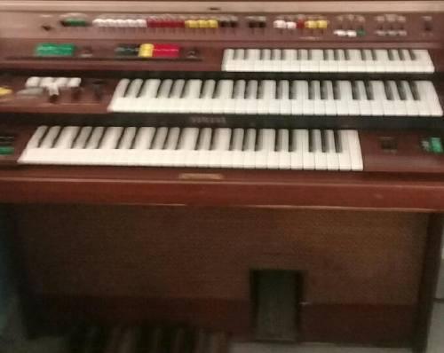 Organo Tres Teclados Yamaha