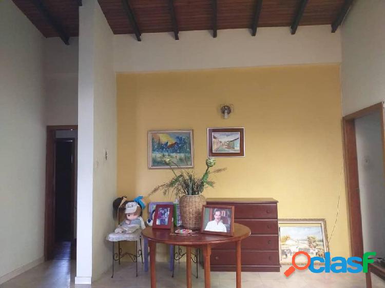 RAH: 19-13906. Casa en venta en Santa Rosa