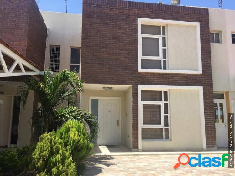 Townhouse en Venta en El CardÃ³n, Punto Fijo