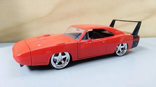 Dodge Charger Daytona  //escala cms Largo/ Metal