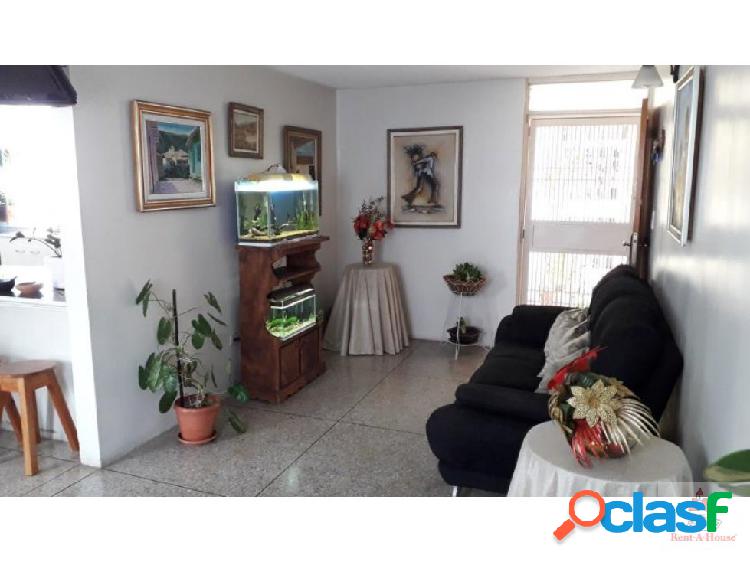 IRIS MARIN 0424-5774745 VENDE APTO CABUDARE