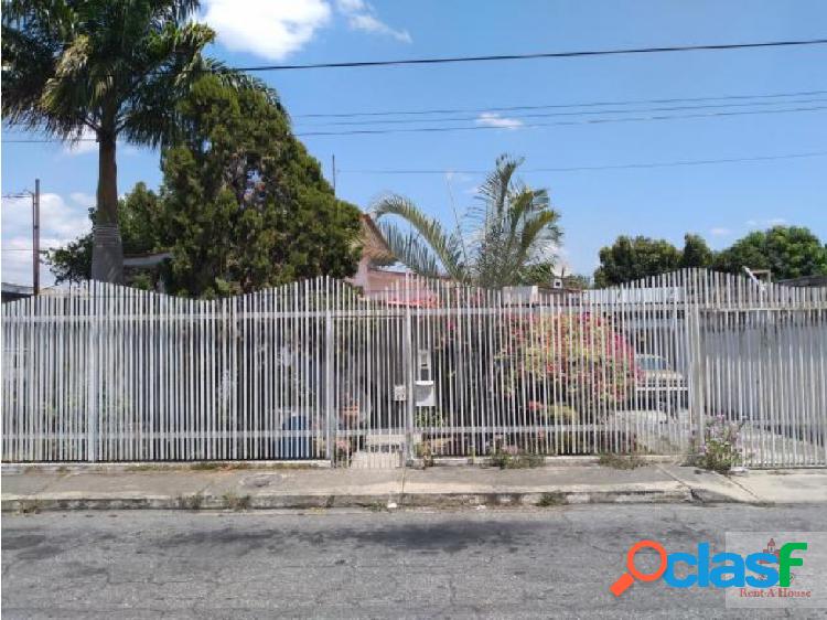 IRIS MARIN 0424-5774745 VENDE CASA BARQUISIMETO