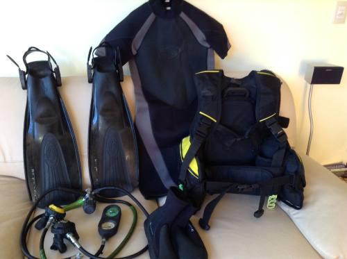 Kit De Buceo Con Chaleco, Regulador, Traje, Zapatos Y Chapal