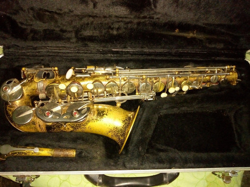 Saxofón Alto Exelente