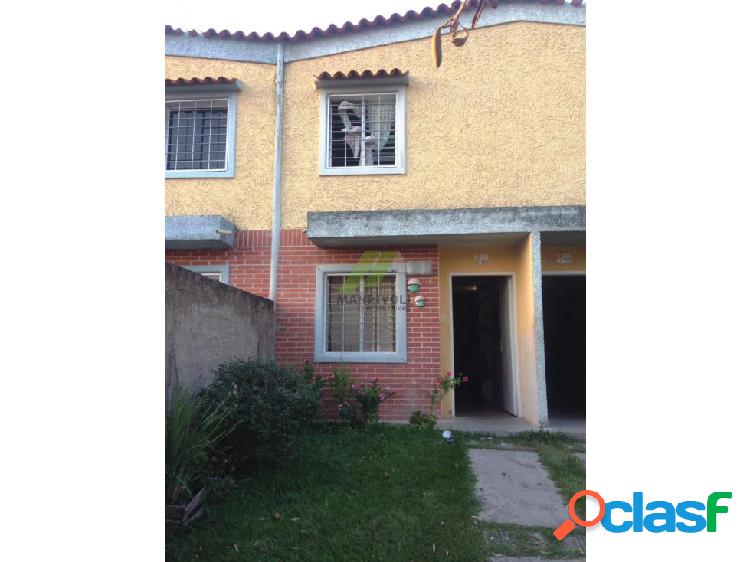 TOWNHOUSE EN CALICANTO TIERRANUEVA