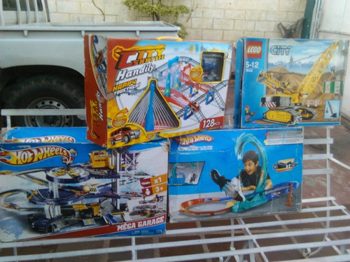 Vendo Pista Hotwheels Y Lego Contructor En Buen Estado