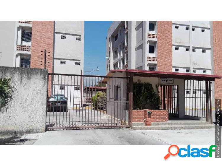 vende apartamento en valencia COD 20-9894 JEL