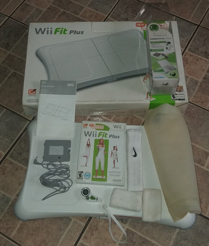 Combo Wii Fit-wii Balance Board+essential Pak En Sus Cajas