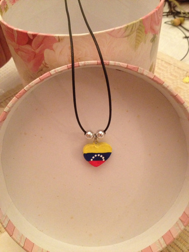 3 Docenas De Collares Cuero Con Dije Tricolor Venezuela