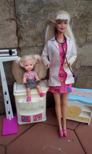 Barbie Pediatra Con Accesorios Usada