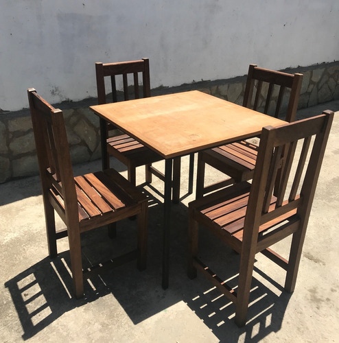 Juego De Mesa Con Sillas En Madera De Saman