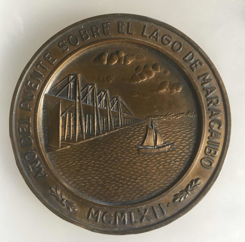 Medalla Y/o Moneda Año De Puente Sobre El Lago 