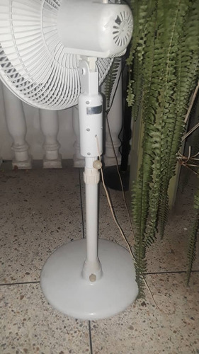 Ventilador De Pedestal, Marca Samurai De 16 Pulgadas.