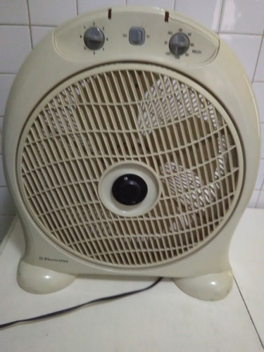 Ventilador Marca Electroluz, Modelo Tu41