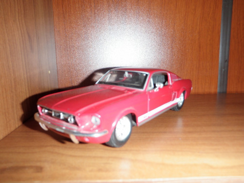 Ford Mustang Gt  Diecast Rojo r Maisto 1:24