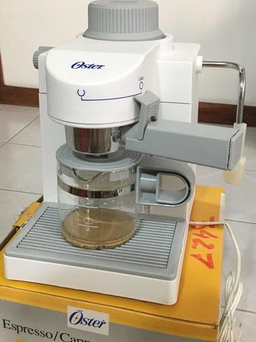 Cafetera Oster Espresso / Cappuccino Modelo 3215. 60us