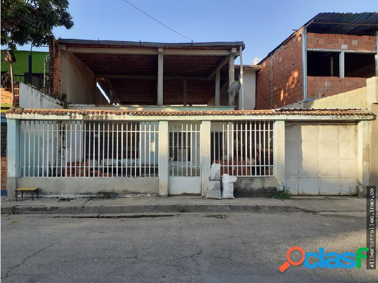 Casa en Venta Urbanización Piñonal. Maracay Aragua