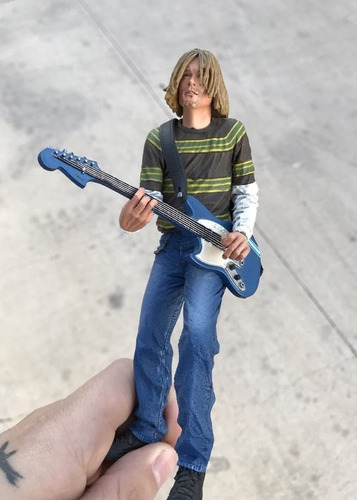 Kurt Cobain Nirvana 16cms Figura Realista Original By Neca